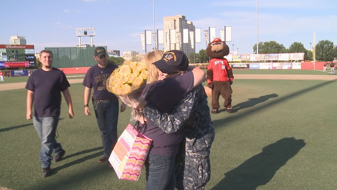 Military Mom surprised by daughter at Wingnuts game KAKE