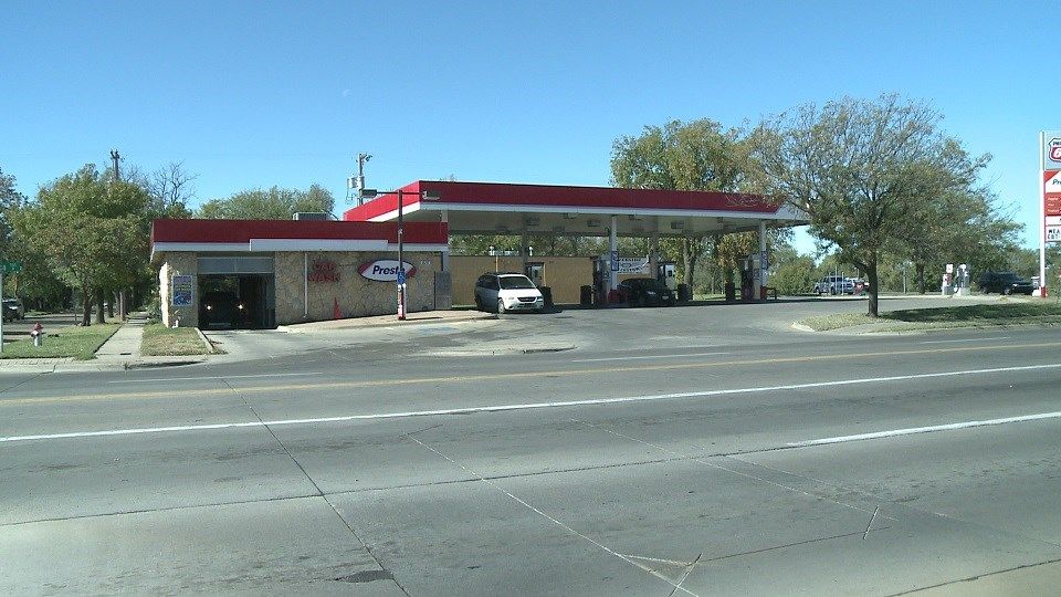 Riverside gas station robbed at gunpoint KAKE
