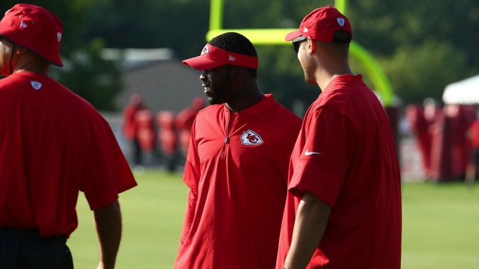 Michael Vick serving as coaching intern for Chiefs this season