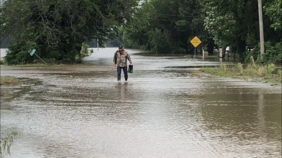 Floods trap Belle Plaine family KAKE