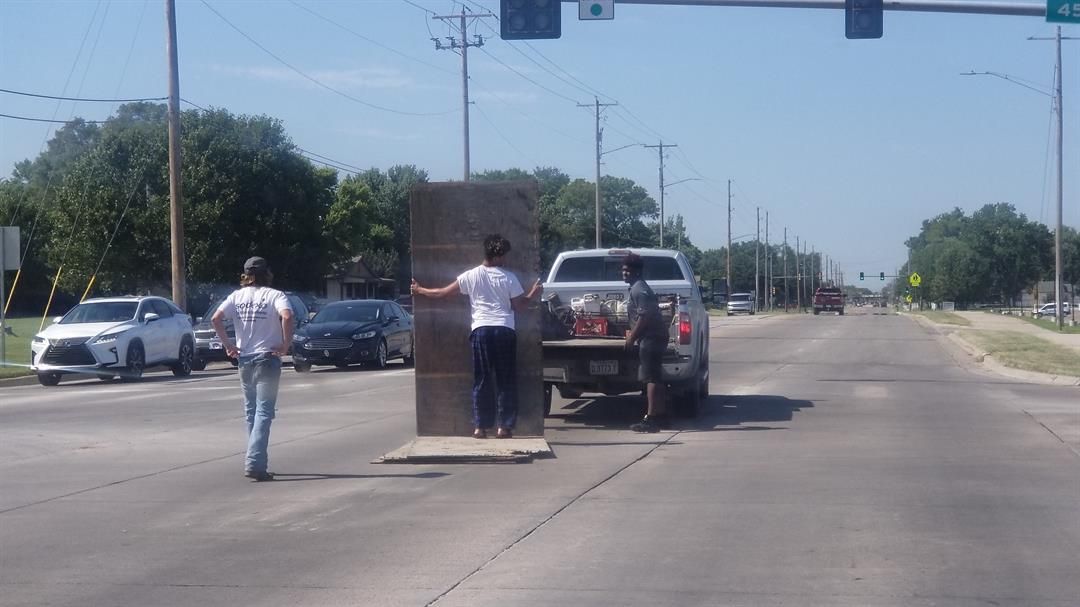 Good Samaritans help driver after plywood falls out of pickup onto