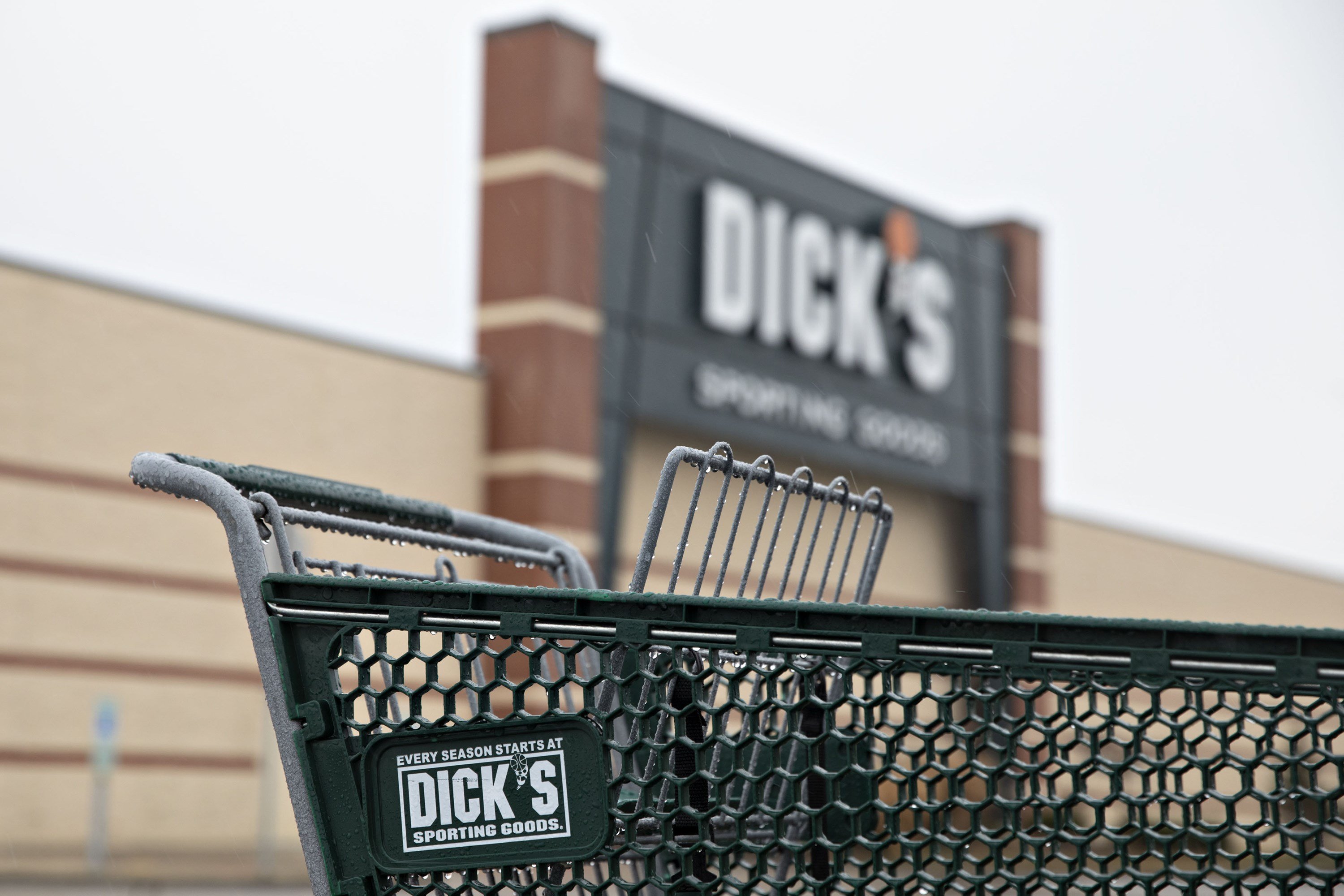 Dick S Sporting Goods Will Stop Selling Guns At 440 More Stores