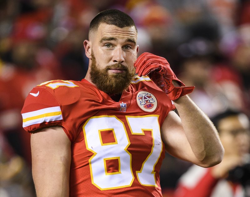 NFL - The Kansas City Chiefs TE Travis Kelce swaps jerseys with