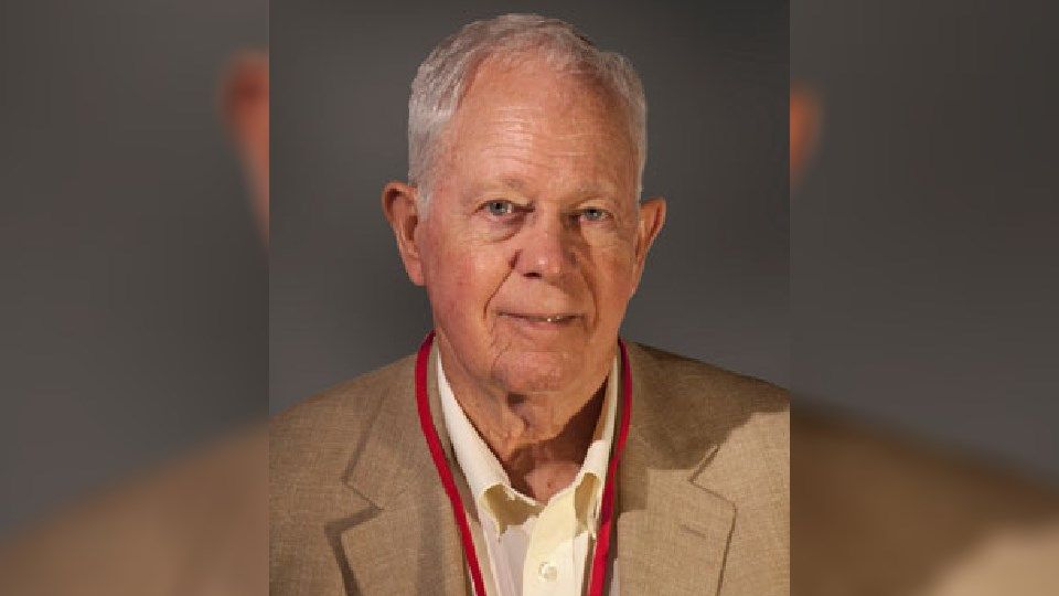 Longtime Winfield newspaper publisher Dave Seaton dies KAKE