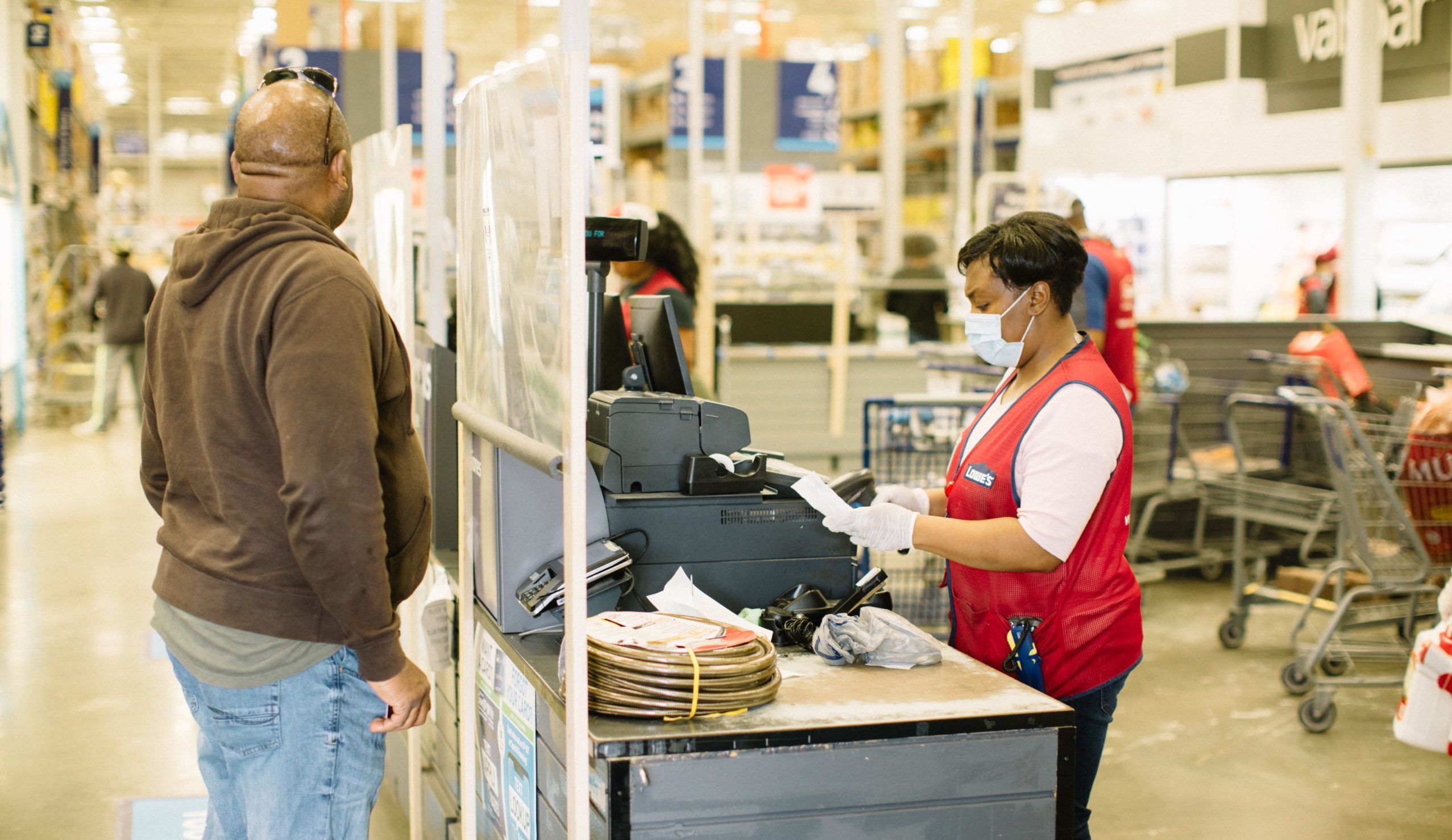 Lowe's gives 80 million in bonuses to employees during pandemic
