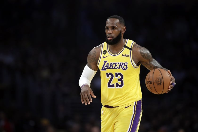 NBA suspends Lakers' LeBron James 1 game for striking Pistons
