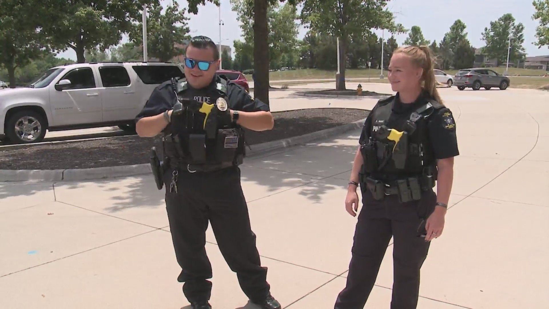 Rookie Kansas police officers save choking toddler’s life KAKE