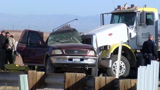 Police 13 Killed When Semitruck Hits Suv Carrying 25 People In Kake