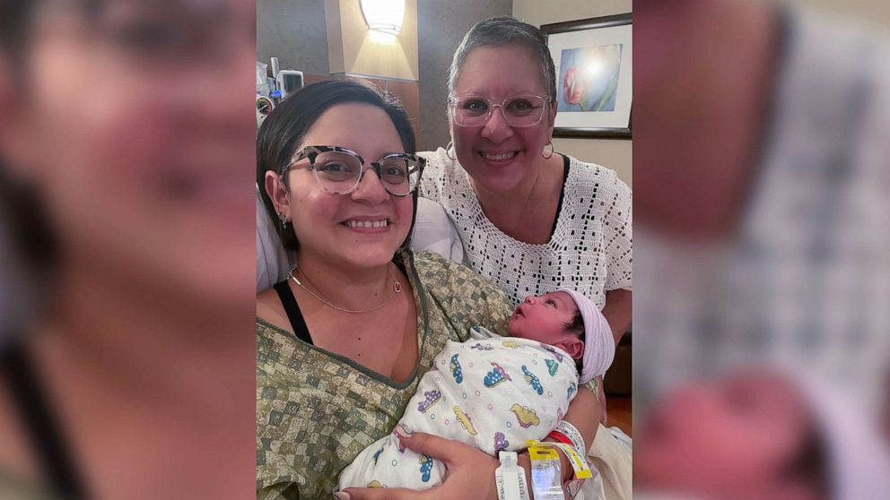 Twins give birth to sons on the same day at the same hospital