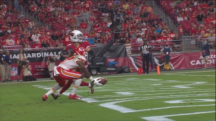 Henne, Buechele throw TD passes, Chiefs beat Cardinals 17-10