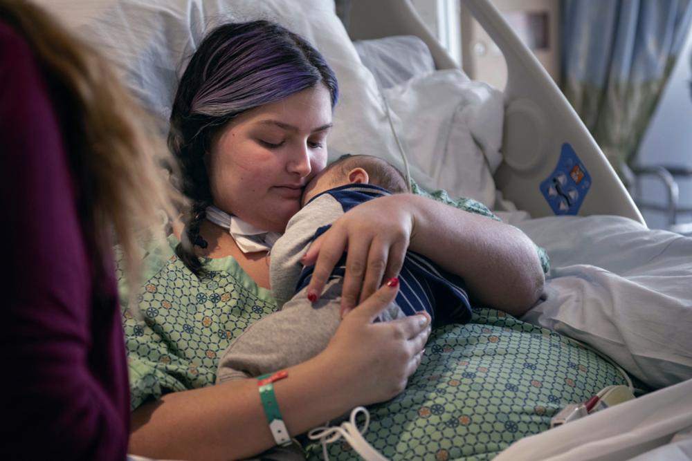 Mom who gave birth while sedated meets her daughter for 1st time - KAKE