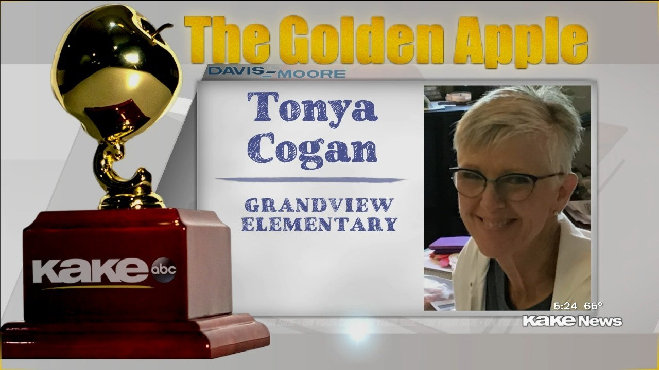 Golden Apple Trophy - No Engraving