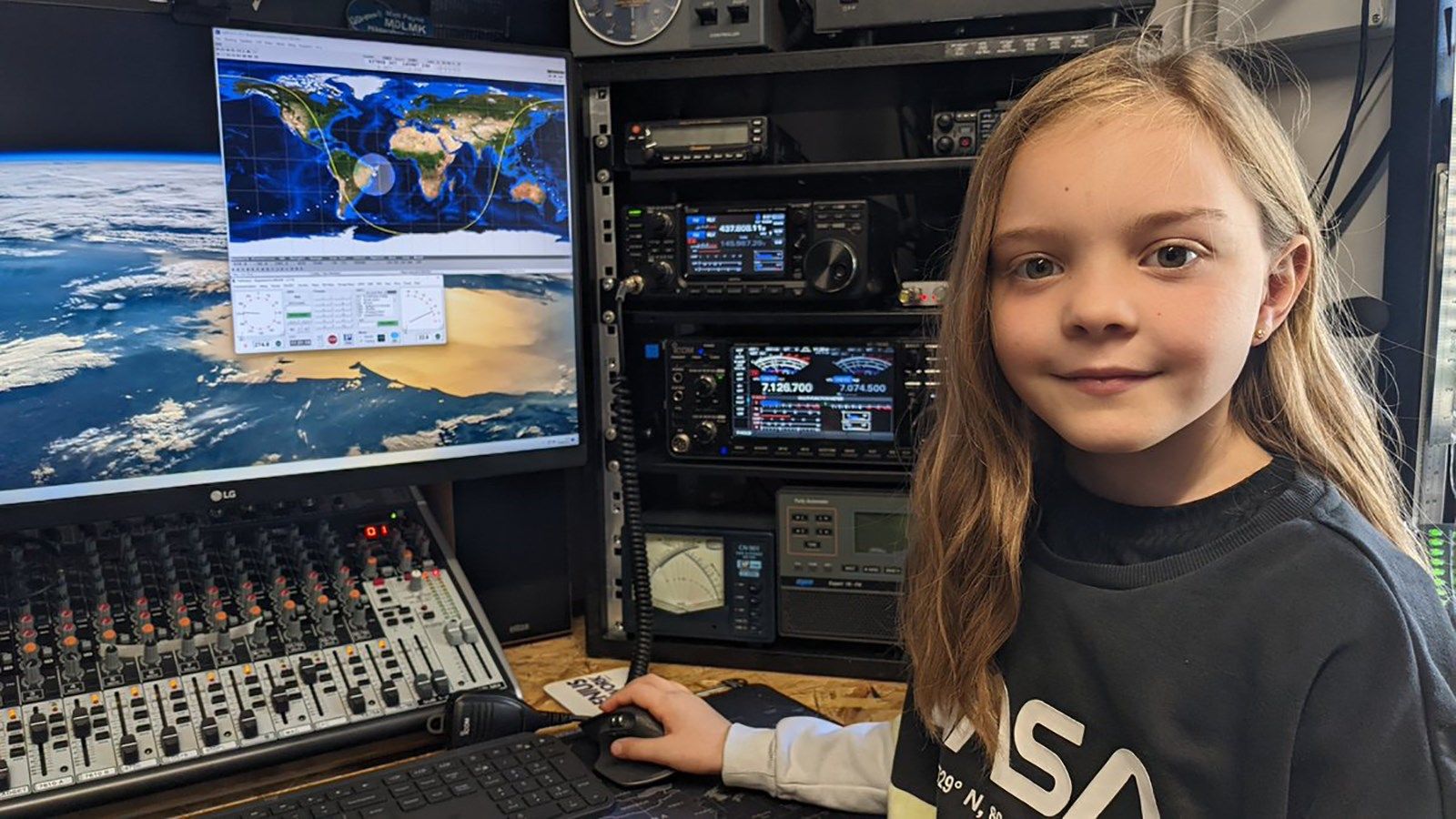 8yearold girl chats with ISS astronaut using ham radio KAKE