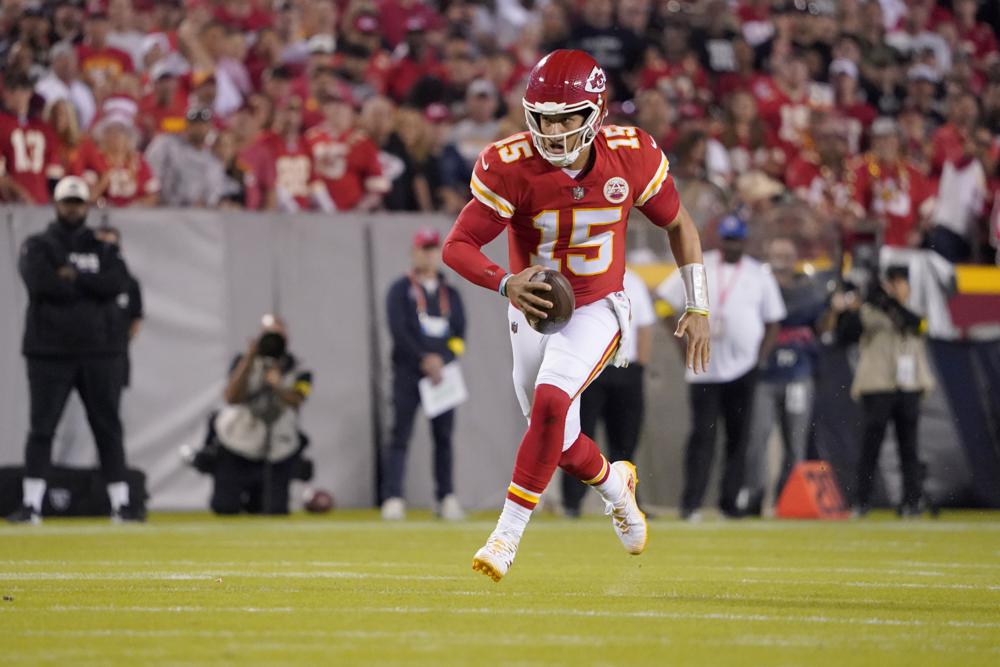 Patrick Mahomes, Chiefs edge Chargers on 's first 'Thursday