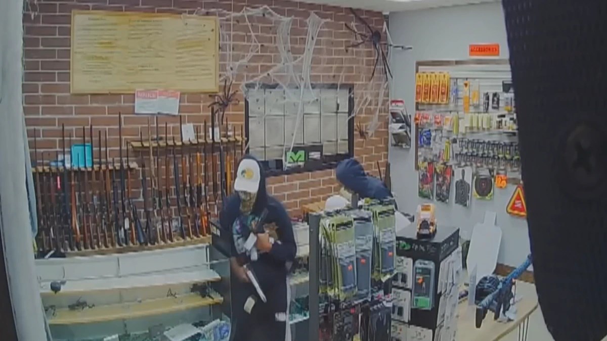 Suspects Arrested Charged In Federal Court For Burglary Of Kansas Gun Stores Kake