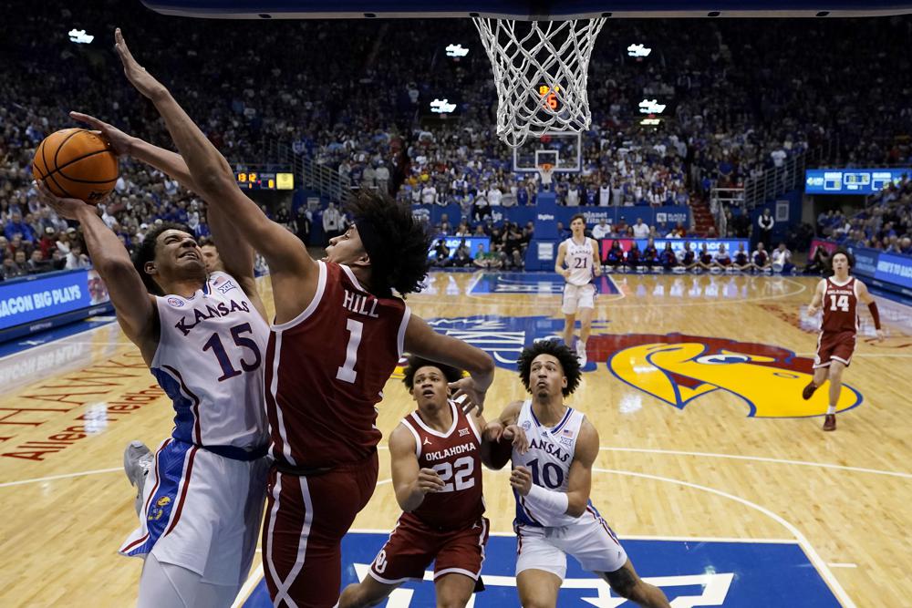 No. 2 Kansas goes on late 18-4 run to overcome Oklahoma