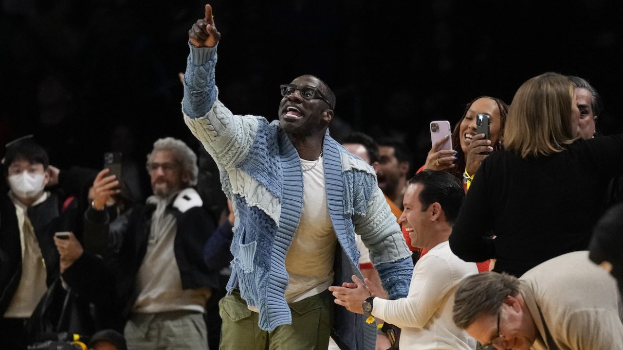 Pro Football Hall of Famer Shannon Sharpe in courtside altercati 