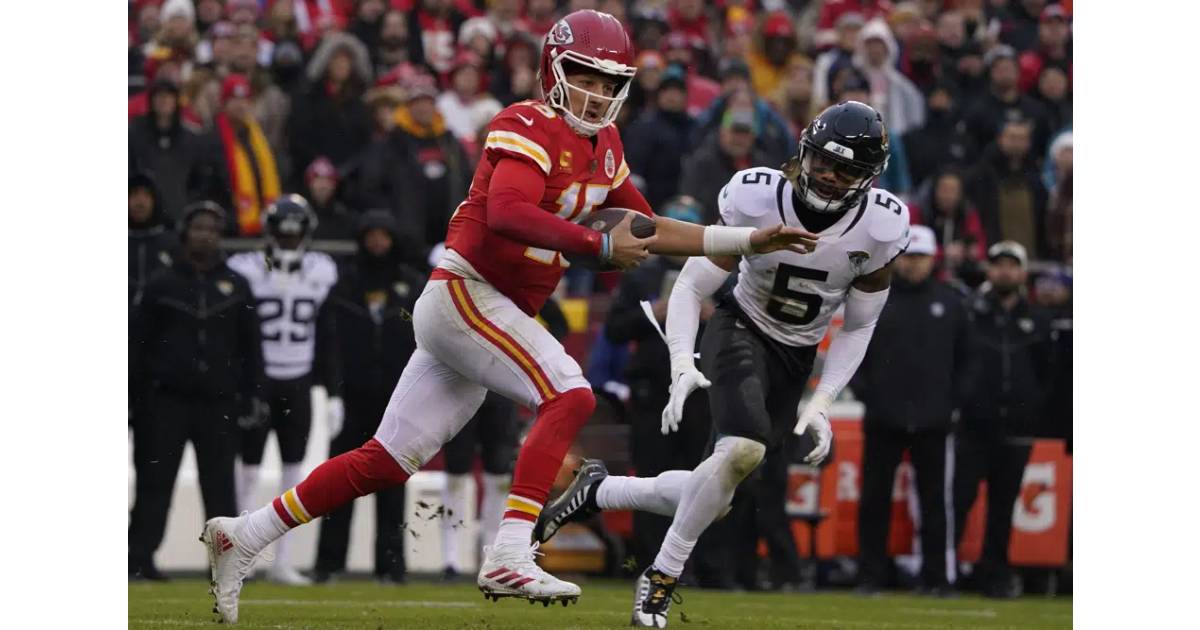 Patrick Mahomes Guts Through Injury In Kansas City Chiefs Playoff Win