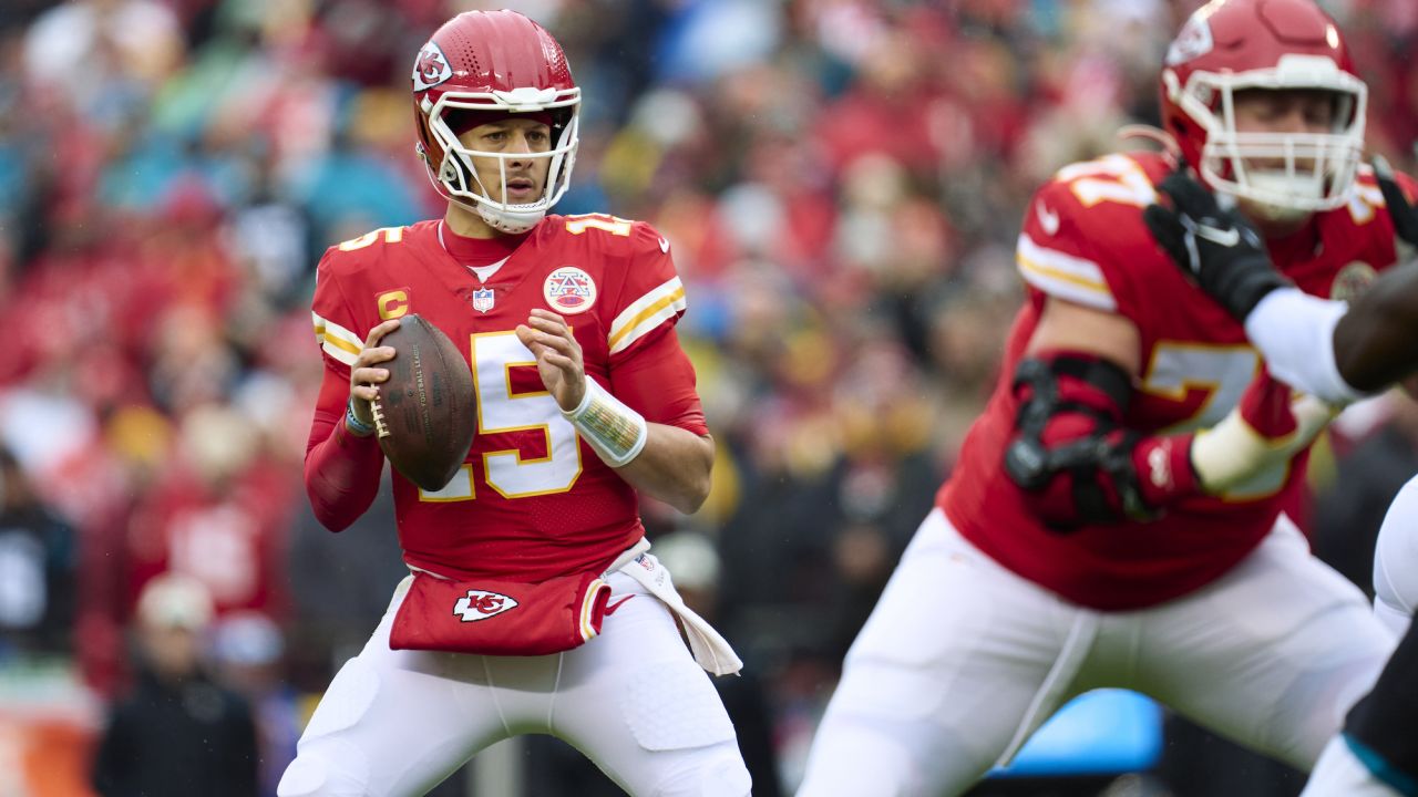 Patrick Mahomes: Kansas City Chiefs quarterback escapes significant knee  damage, NFL News