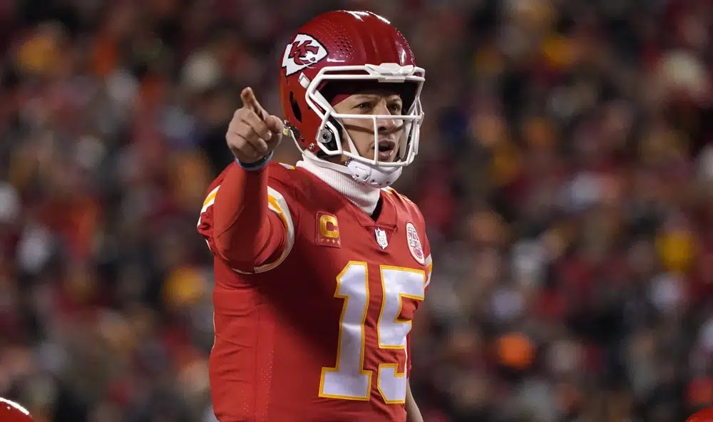 Patrick Mahomes becomes fastest QB to 200 career TDs