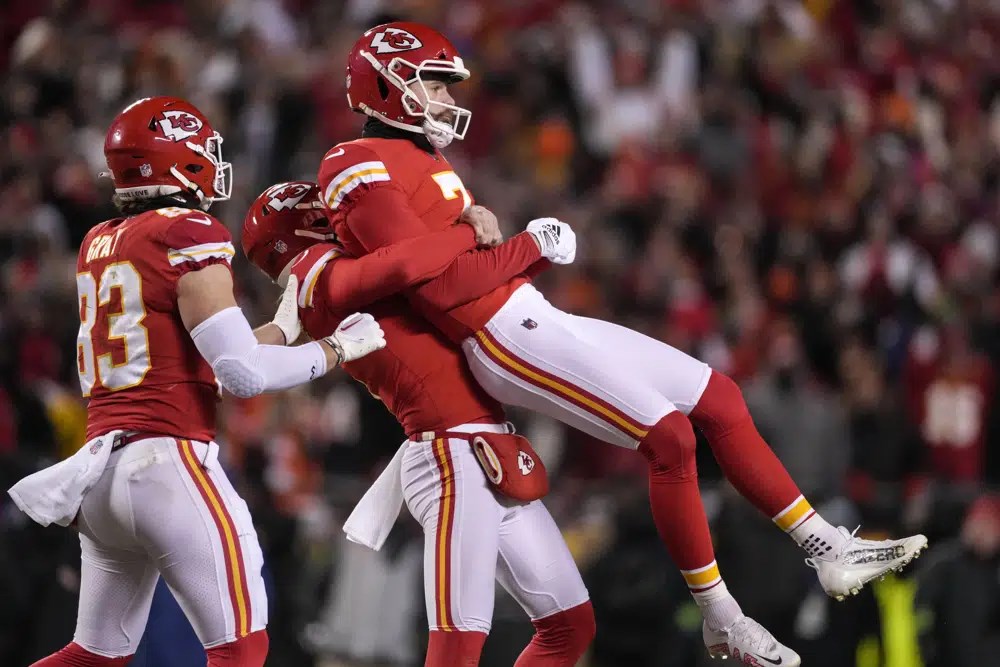 Chiefs safety Justin Reid drilled a 65-yard field goal at practice