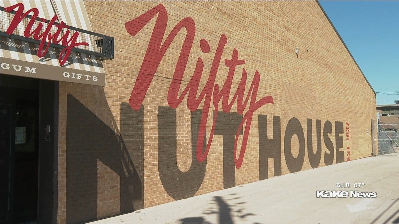 Crowds hop in to Nifty Nut House for Easter candy KAKE