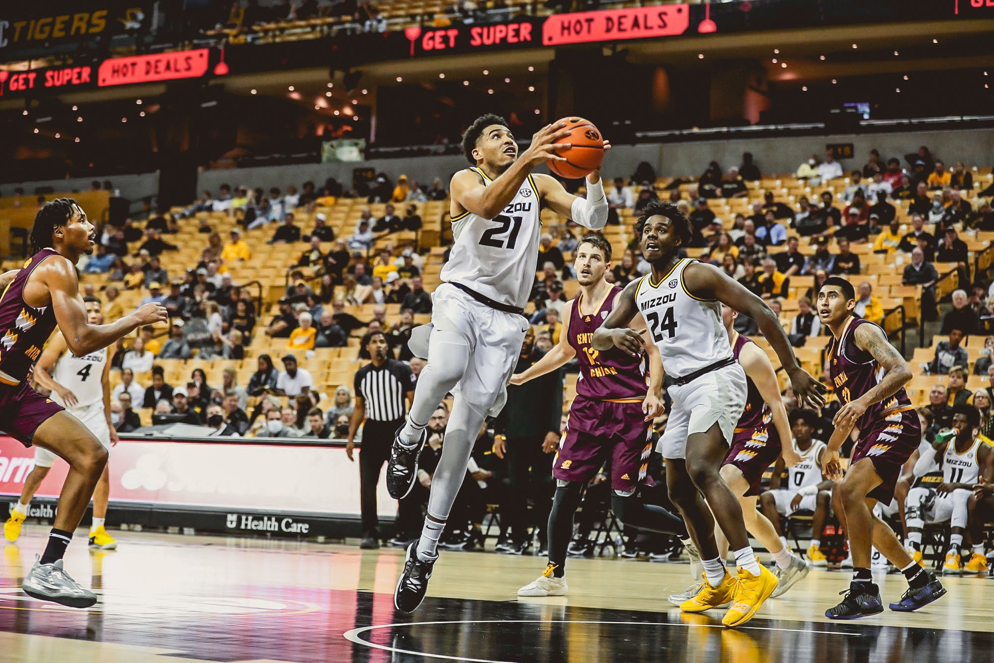 Former Mizzou forward Ronnie DeGray III commits to Wichita State KAKE