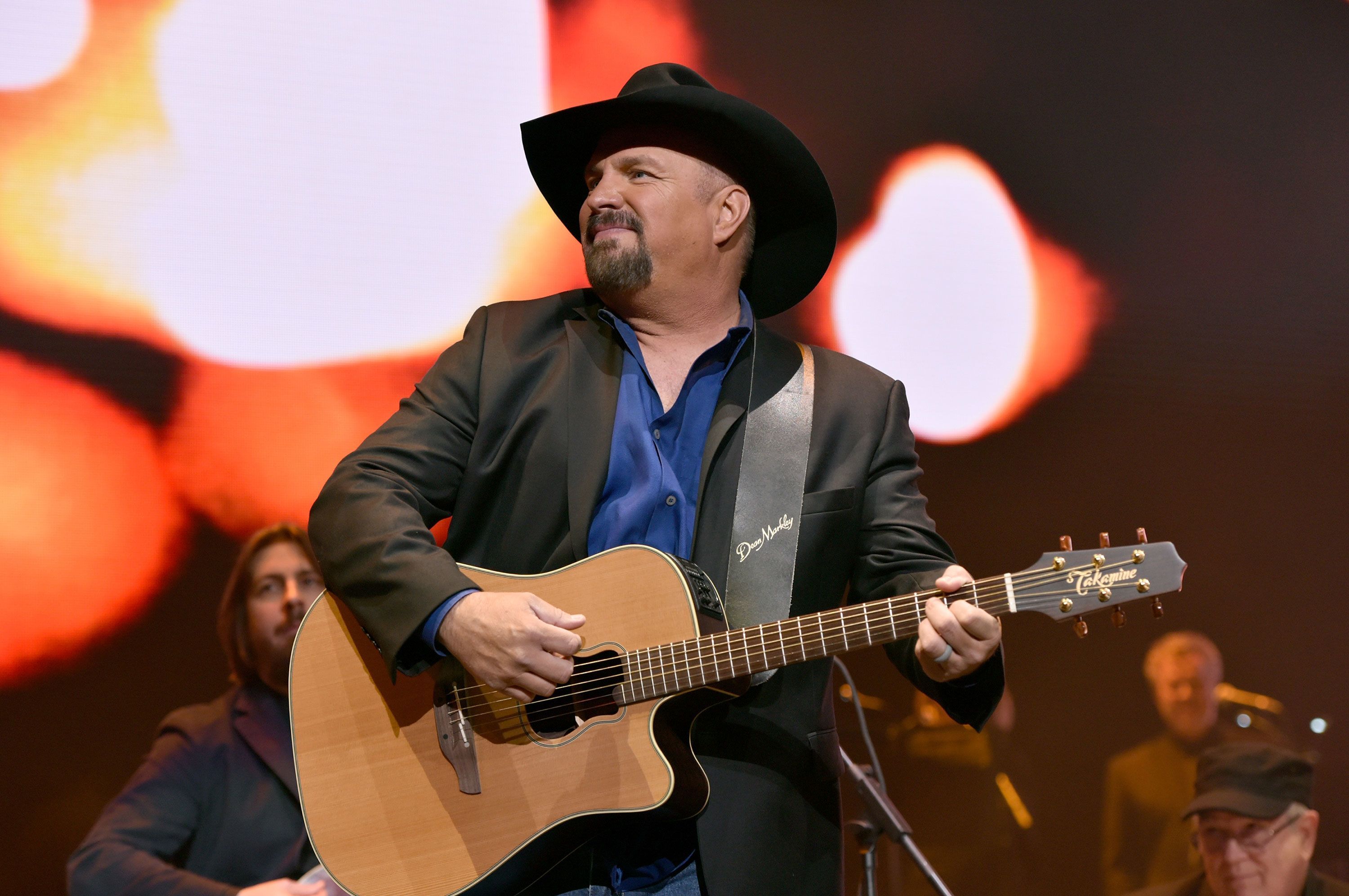 Garth Brooks will offer ‘every brand of beer’ at his new bar, and doesn