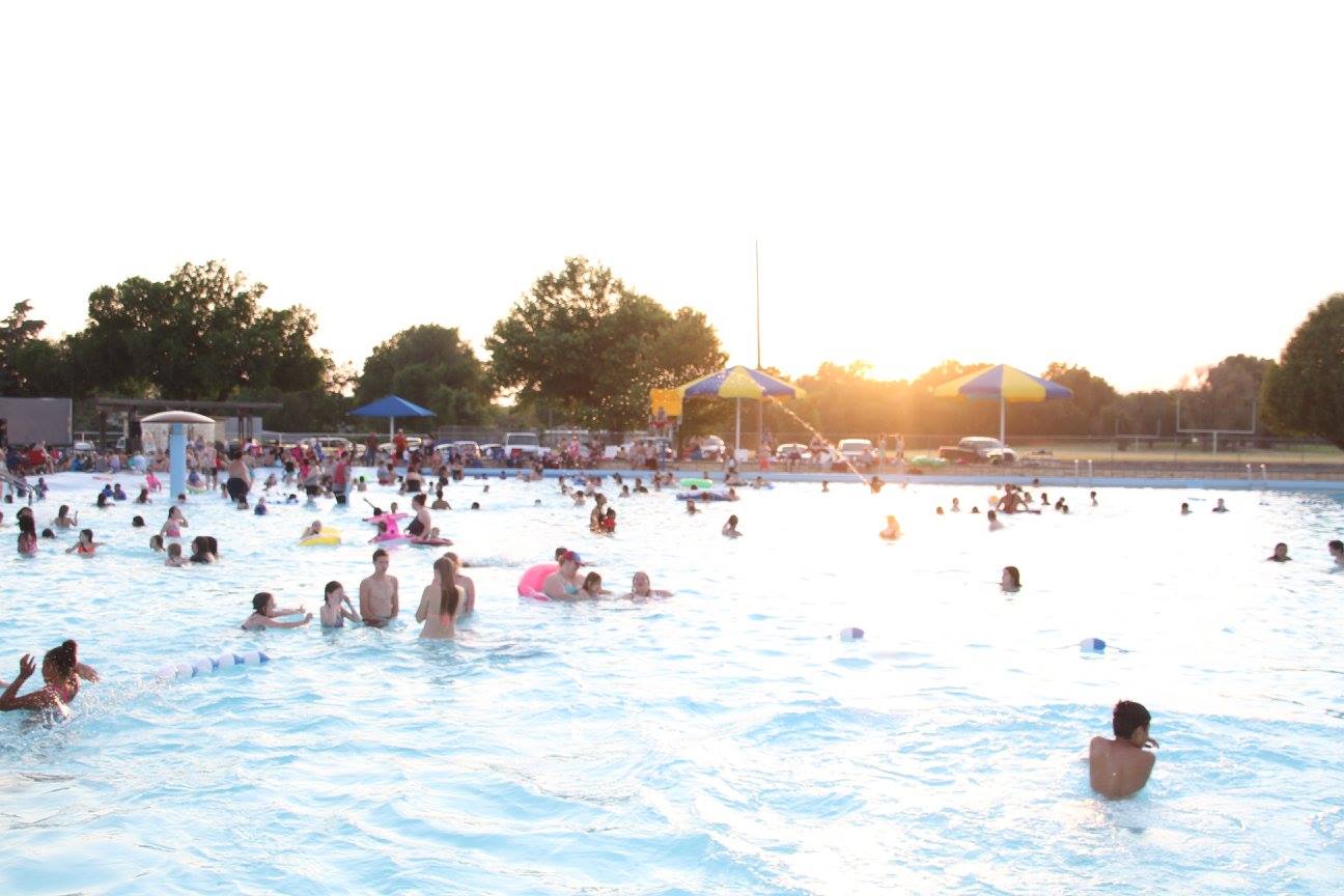 Two teens arrested for burglary at Arkansas City pool, police say