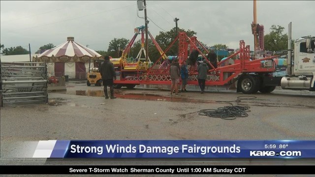 High winds damage Davenport baseball field's Ferris wheel