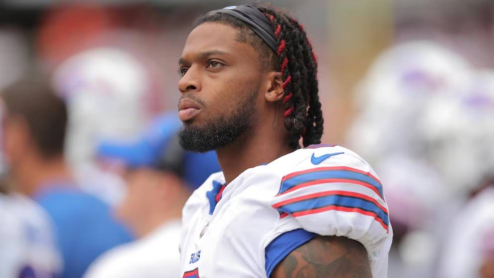 Bills safety Damar Hamlin remains in critical condition after cardiac  arrest on field - ABC News