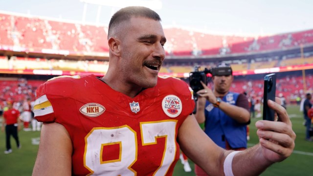 Taylor Swift turns out to see Travis Kelce, Kansas City Chiefs play Chicago  Bears - ABC News