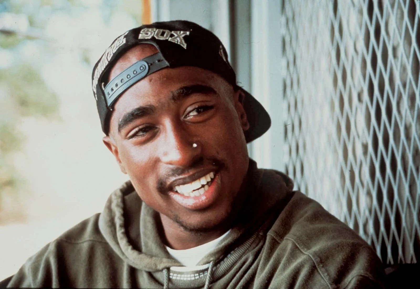 Man connected to suspected shooter in Tupac Shakur's 1996 killin - KAKE