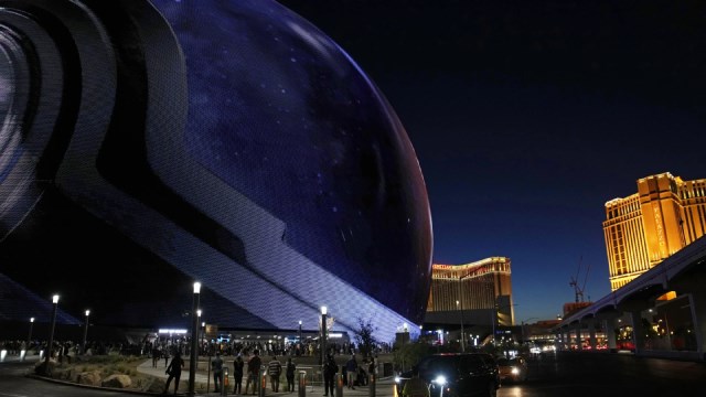 U2 concert uses stunning visuals to open massive Sphere venue in - KAKE