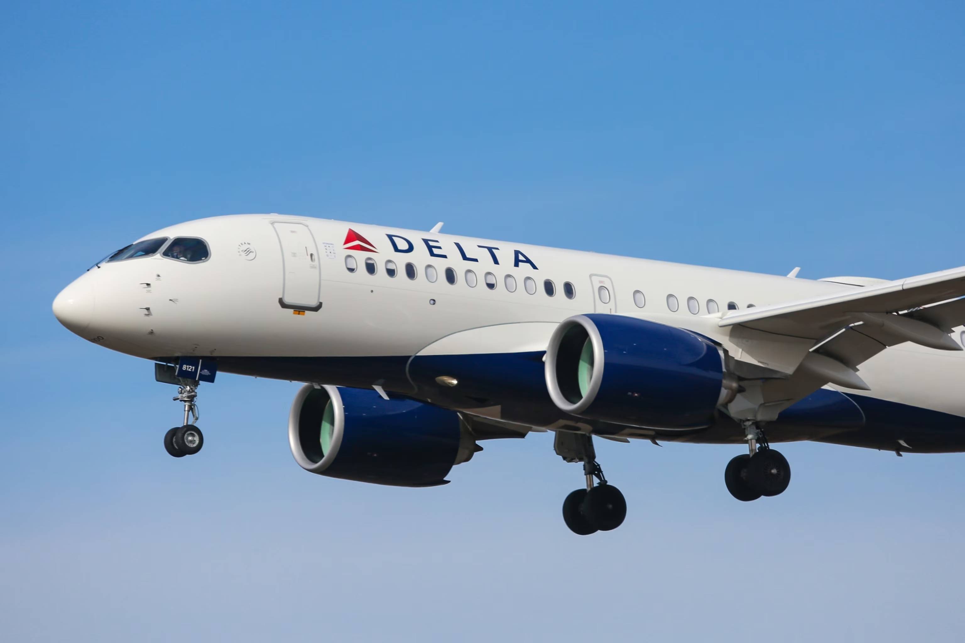 FAA investigating after Delta Boeing plane loses front nose wheel