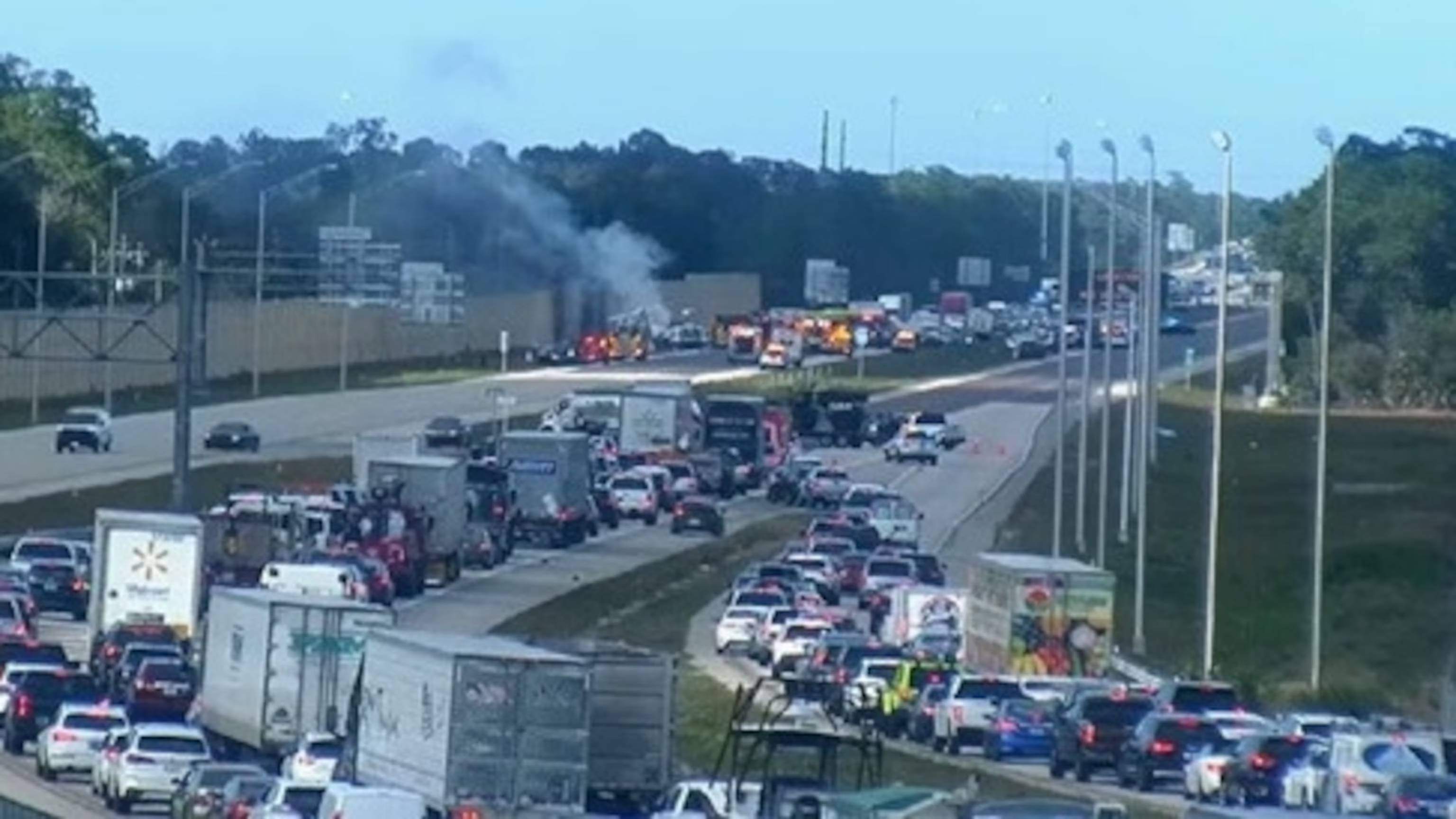 Small plane crashes into vehicle on Florida highway Police KAKE